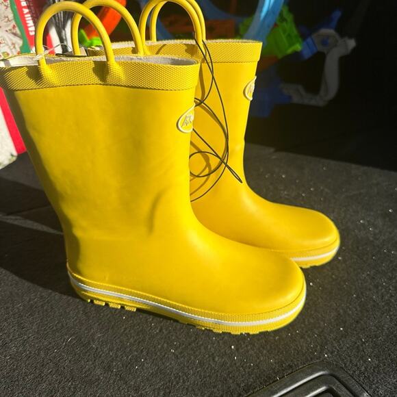 K KomForme Kids Rain Boots, Waterproof Rubber Matte Boots with Easy-on Handles - Picture 1 of 8